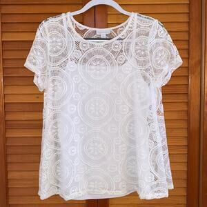 Lacy white‎ top